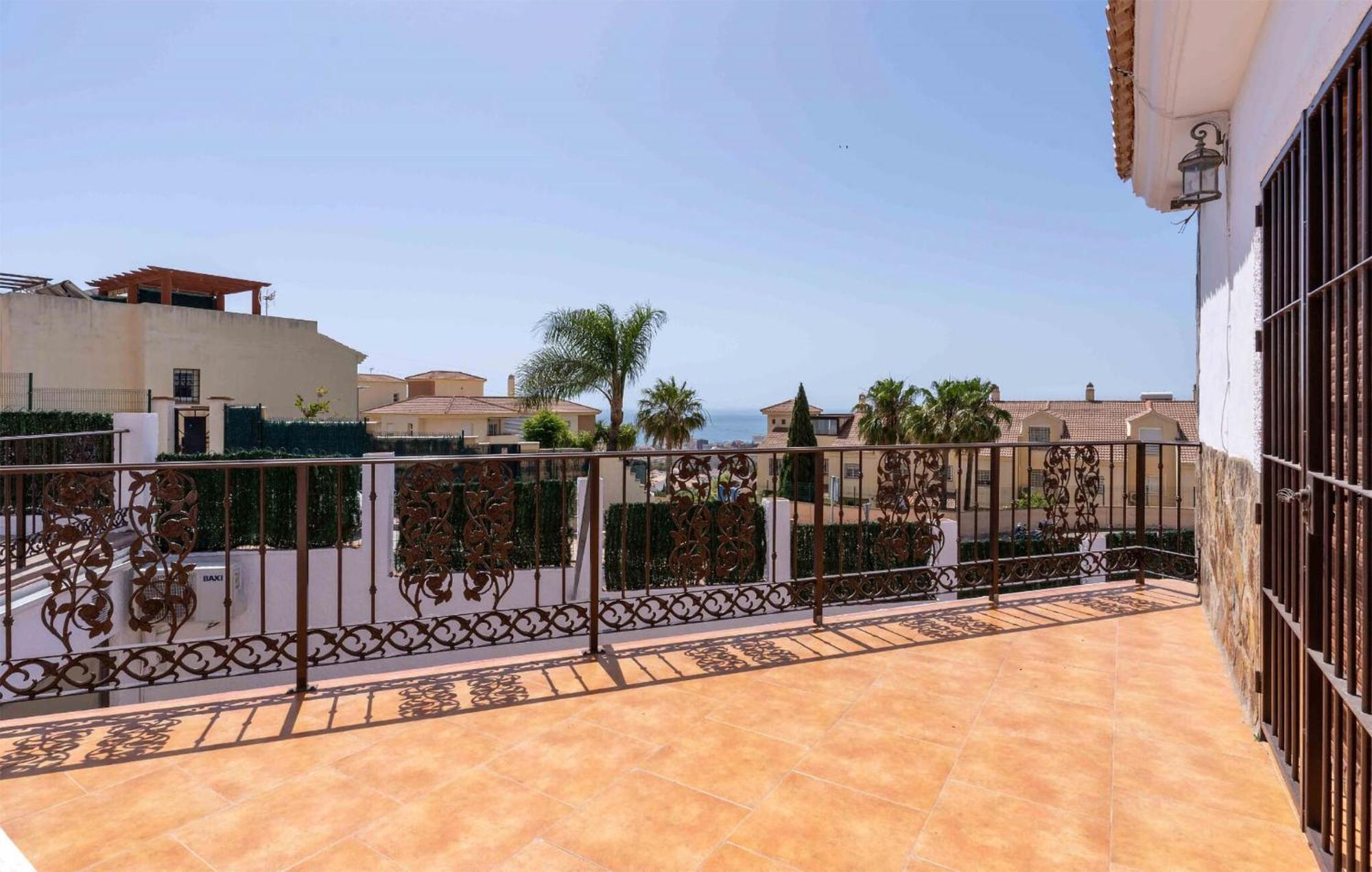 Lovely Home In Benalmadena With Kitchen Extérieur photo